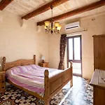 Ta' Rozi 5 Bedroom With Private Pool Għarb