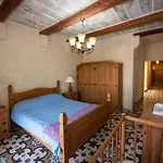 Ta' Rozi 5 Bedroom With Private Pool Għarb