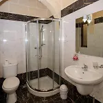 Ta' Rozi 5 Bedroom With Private Pool