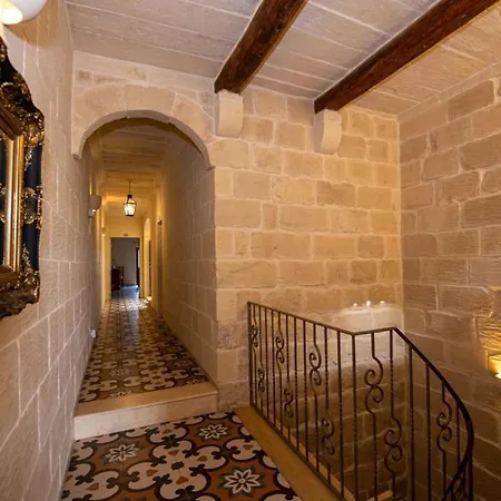 Ta' Rozi 5 Bedroom With Private Pool Hébergement de vacances *