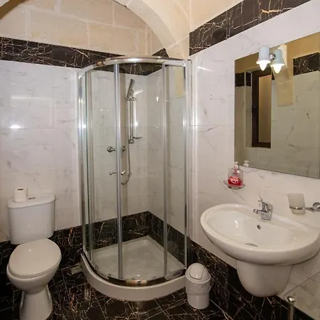 Ta' Rozi 5 Bedroom With Private Pool