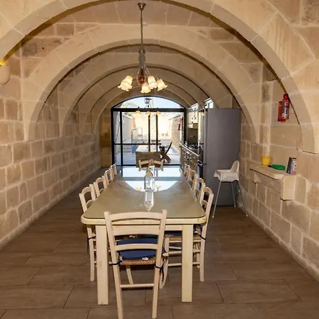 Ta' Rozi 5 Bedroom With Private Pool