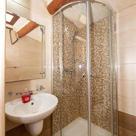 Ta' Rozi 5 Bedroom With Private Pool Għarb