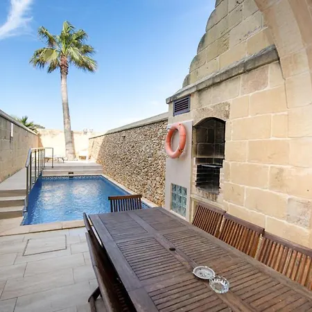 度假居 Ta' Rozi 5 Bedroom With Private Pool *
