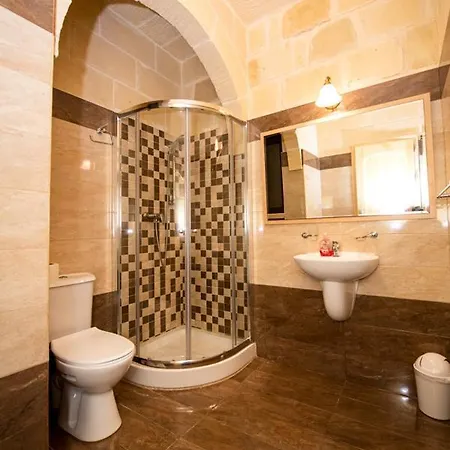 Ta' Rozi 5 Bedroom With Private Pool *