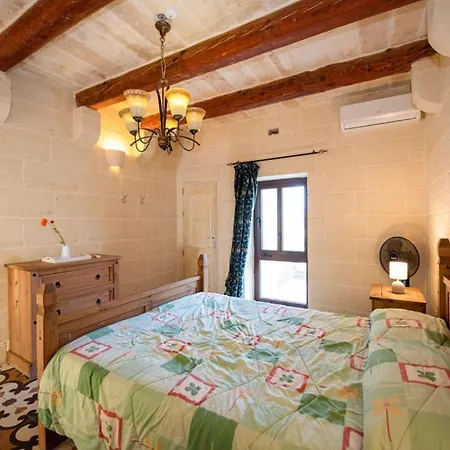 Ferienhaus Ta' Rozi 5 Bedroom With Private Pool Għarb