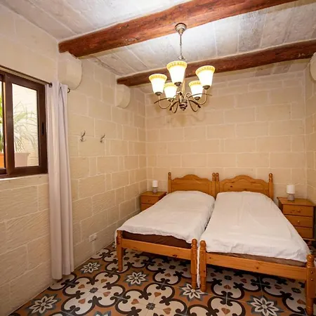 Ferienhaus Ta' Rozi 5 Bedroom With Private Pool *