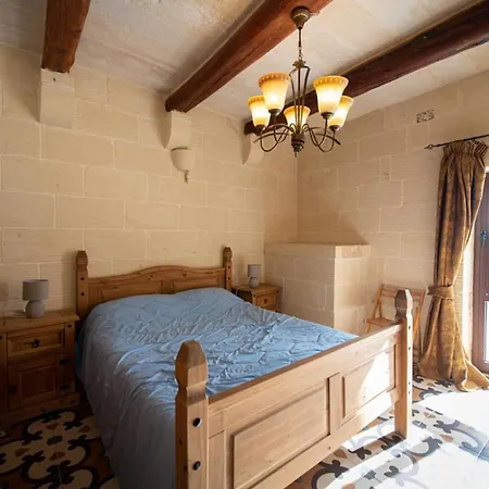 Ta' Rozi 5 Bedroom With Private Pool Case de vacanță