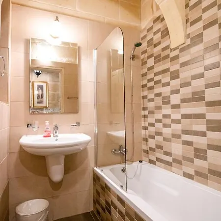 Prázdninový dům Ta' Rozi 5 Bedroom With Private Pool Għarb