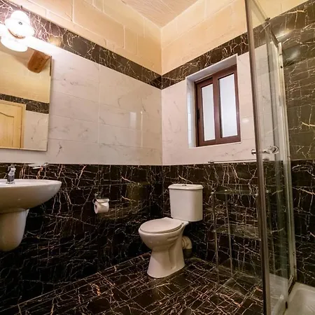 Ta' Rozi 5 Bedroom With Private Pool *