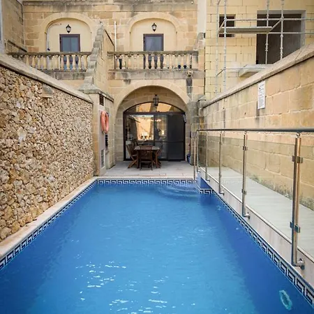 Casa vacanze Ta' Rozi 5 Bedroom With Private Pool *