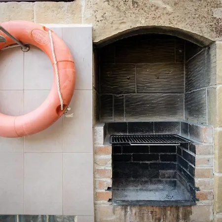 Ta' Rozi 5 Bedroom With Private Pool