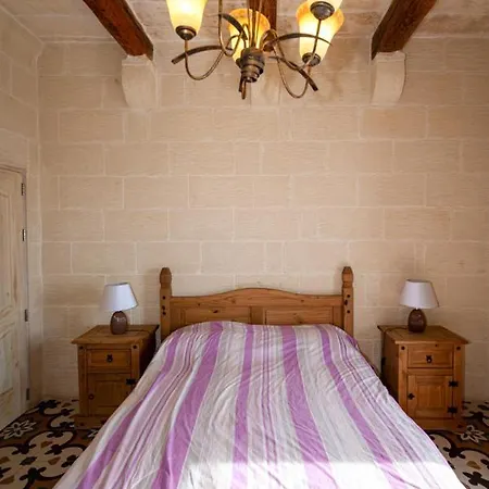 Ta' Rozi 5 Bedroom With Private Pool