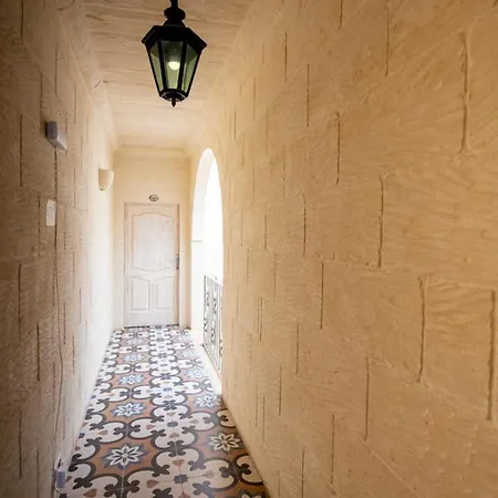 Ta' Rozi 5 Bedroom With Private Pool * Għarb