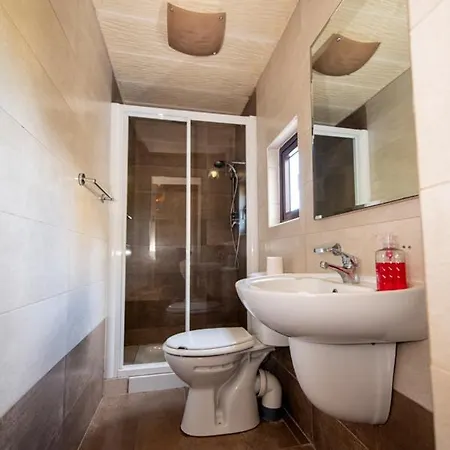 Ta' Rozi 5 Bedroom With Private Pool Ferienhaus