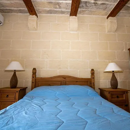 Ta' Rozi 5 Bedroom With Private Pool * Għarb