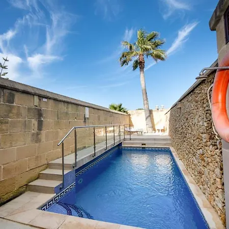 Ferienhaus Ta' Rozi 5 Bedroom With Private Pool *