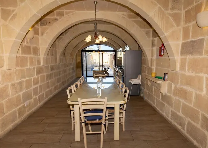 Ta' Rozi 5 Bedroom With Private Pool