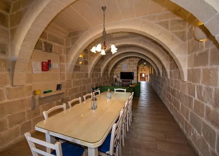 Ta' Rozi 5 Bedroom With Private Pool Tatil Evi Għarb