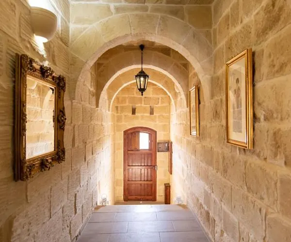 Ta' Rozi 5 Bedroom With Private Pool