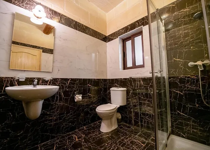 Ta' Rozi 5 Bedroom With Private Pool *