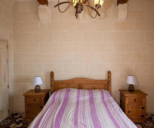 Ta' Rozi 5 Bedroom With Private Pool