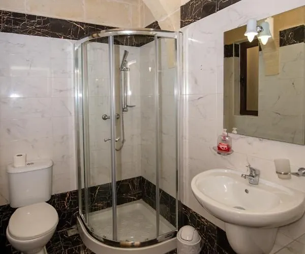 Ta' Rozi 5 Bedroom With Private Pool