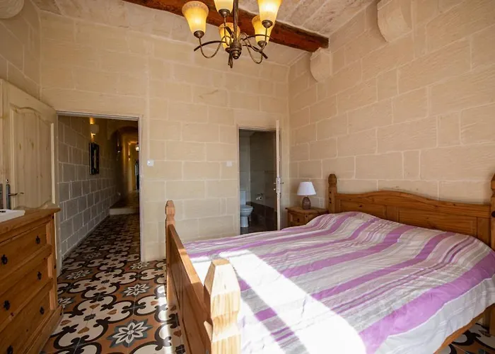 Ta' Rozi 5 Bedroom With Private Pool * Għarb